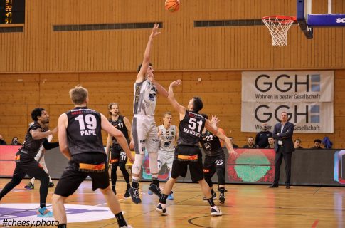 In eigener Halle weiter ungeschlagen – Academics schlagen Knights